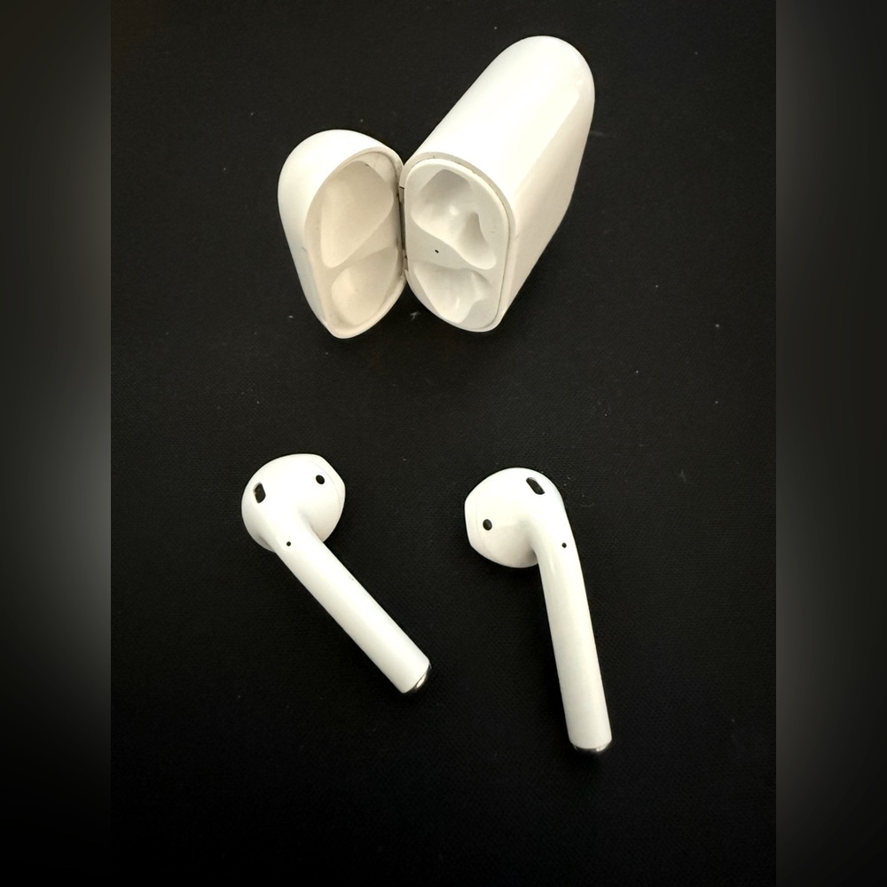 Second generation Apple AirPods A2031